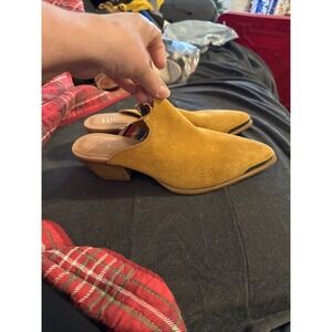 Dingo Knockout Suede Pointed Toe Mules Heels Mustard DI 105 Women Sz 8.5